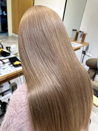 カラー 肌に馴染むハイトーン /ミルクティーカラーのヘアスタイル