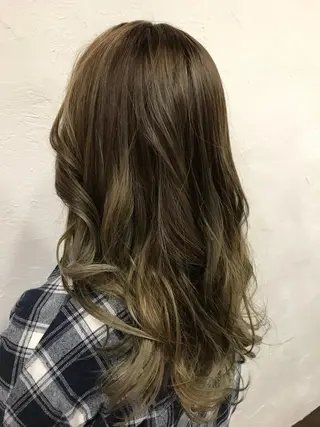 ロング カラー 伊藤 優希のヘアスタイル