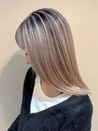 セミロング 🔷ブリーチバレイヤ ージュ🔷飯野達也のヘアスタイル