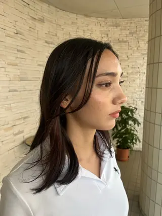 ミディアム カラー 喜屋武 美月のヘアスタイル