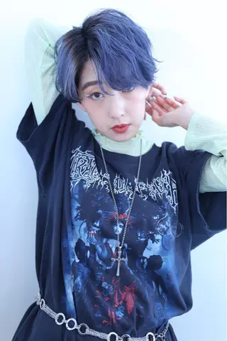 ショート カラー ウルフカット／吉村 桃子のヘアスタイル