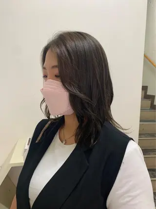 セミロング 透明感カラー wacoのヘアスタイル