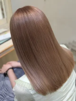 セミロング Notoミルクティー グレージュカラーのヘアスタイル