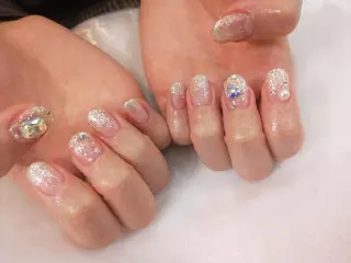 ネイル R'well所属・はばすみれ🎀ﾈｲﾙ 光ﾌｪｲｼｬﾙ ﾍｱのネイルデザイン