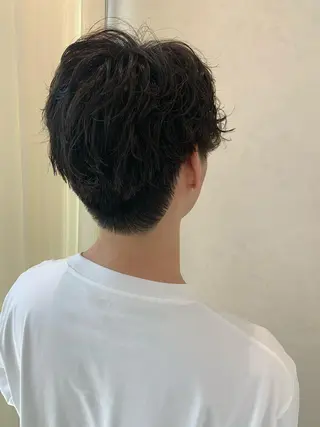ショート カラー パーマ メンズ ハイトーンカラー🤍 山下 優華のヘアスタイル