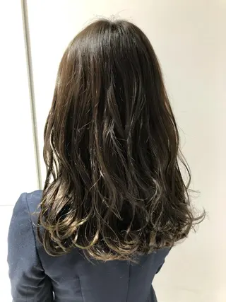 セミロング カラー ヘアアレンジ 海外レイヤー鯉渕 【海外風メンズも◎】のヘアスタイル