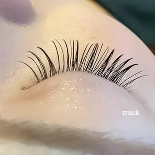 マツエク・マツパ アイサロンTOP BROW天王寺あべの店所属・TOPBROW マユリのマツエク・マツパデザイン