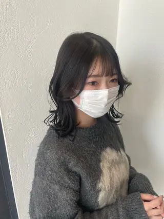 ミディアム カラー 佐藤 陽菜のヘアスタイル