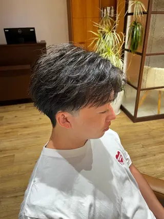 パーマ メンズ 美容室STYLE UP スタイルアップ所属・メンズ特化🇬🇧 海外美容師HIROのヘアスタイル