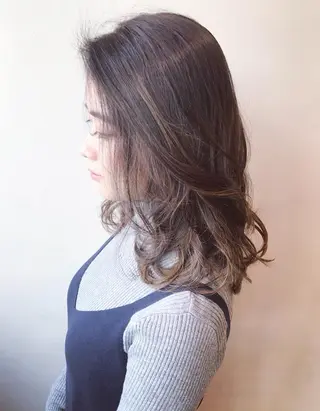 セミロング カラー ヘアアレンジ SALOWIN銀座VORT所属・小林 佳祐のヘアスタイル