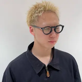 ショート Pal所属・鼎一真ハイトーン/ パーマ/何でも屋さんのヘアスタイル