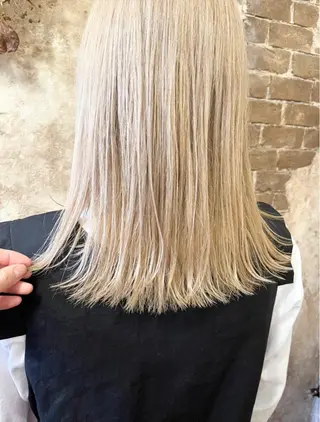 ミディアム カラー ブリーチ、パーマ 西部笑のヘアスタイル