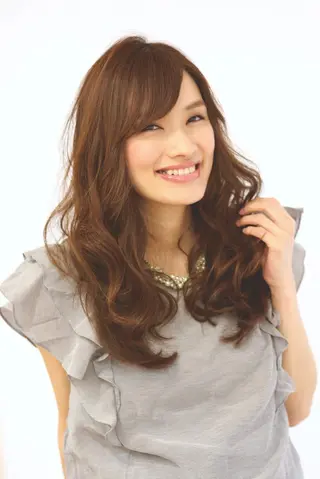 ミディアム セミロング ロング カラー パーマ 横手 愛美のヘアスタイル