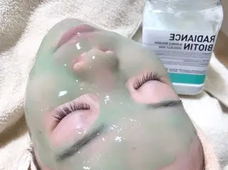 アイブロウ&フェイシャルサロンa‘lm所属・WAX脱毛/肌質改善 眉毛とお肌のサロンのエステ・リラクイメージ