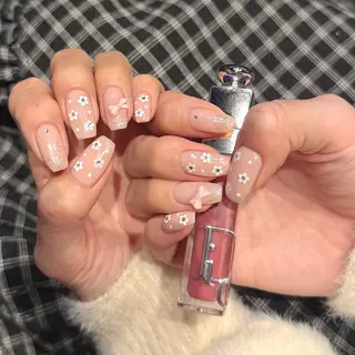 ネイル シュシュ 🎀 girly nailのネイルデザイン