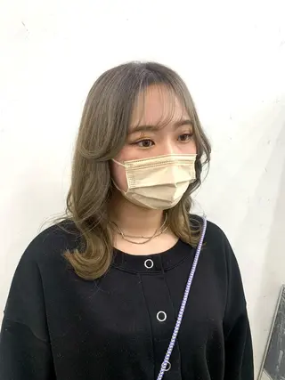 ミディアム レイヤー ハイトーン 暖色⭐︎KANAKOのヘアスタイル