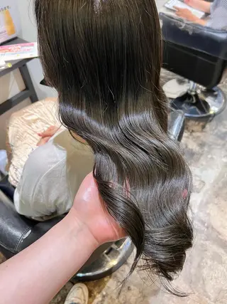 カラー Neale. ナナカのヘアスタイル