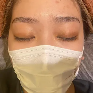 マツエク・マツパ アイブロウ 桑田 新菜のヘアスタイル