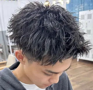 ショート カラー パーマ メンズ メンズ特化✂️ 小枝 優生のヘアスタイル