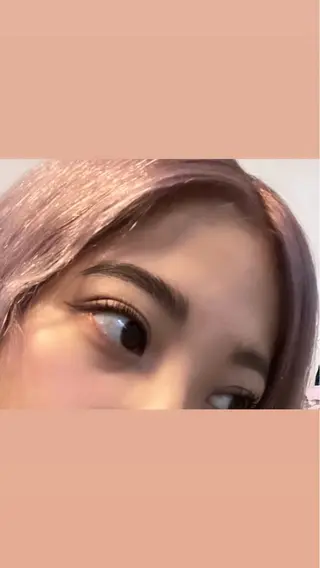 アイブロウ 垢抜けハイトーン×ブ ロウリストAZUKIのヘアスタイル