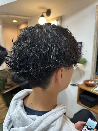 ミディアム パーマ メンズ Yin Yang 下北沢所属・エイヤ/メンズパーマ 🪮/カラー🌈のヘアスタイル