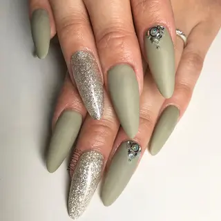 ネイル VOGUE ×SWANのネイルデザイン