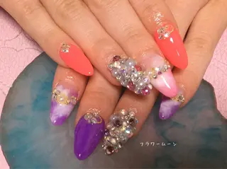 ネイル フラワー ムーンのネイルデザイン