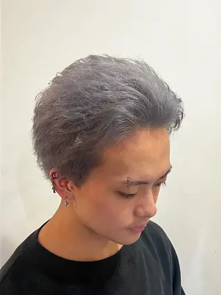 カラー メンズ ダブルカラー寒色系 ボリューム改善ハヤトのヘアスタイル