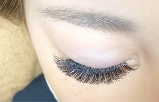 マツエク・マツパ rinata 渋谷店所属・吉田 菜々のマツエク・マツパデザイン