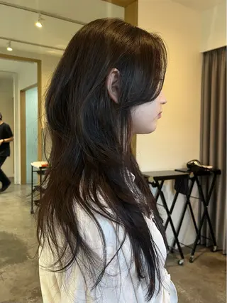 ロング YUI／レイヤー カット/透明感カラーのヘアスタイル