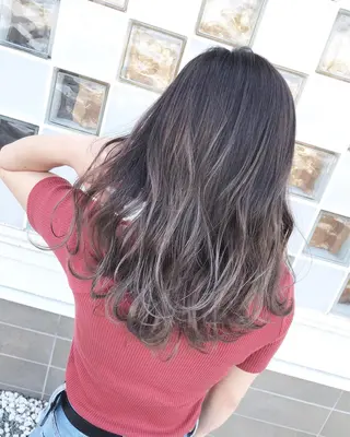 セミロング カラー 具志 正太のヘアスタイル