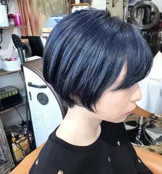 ショート カラー クオーレ hairのヘアスタイル