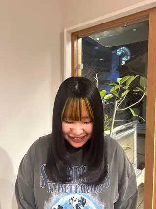 セミロング カラー 大嘉田 麻凜のヘアスタイル