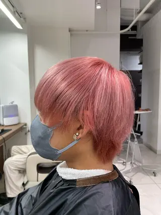 カラー メンズ 秋葉原オタク向け美容室OFF-KAi!!所属・渡部凌我 小顔ウルフ ハイトーンカラーのヘアスタイル
