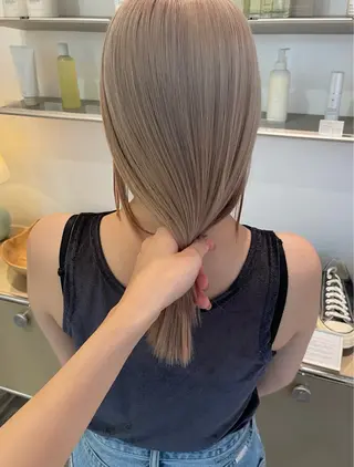 セミロング カラー ブリーチカラーが人気 onnuのヘアスタイル