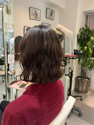 ミディアム パーマ コテ巻き風パーマ 藤澤　知彌のヘアスタイル