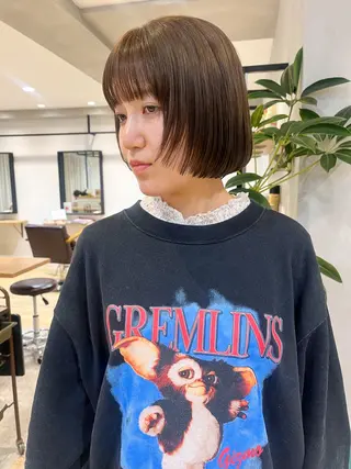 ショート カラー 切りっぱなしボブ 艶カラー🌷江梨🍎のヘアスタイル