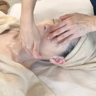 小顔・たるみケア✨ フェイシャル&ボディのエステ・リラクイメージ