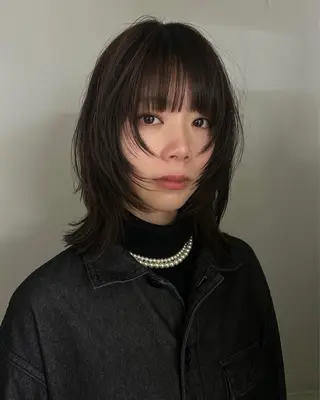 ミディアム hen所属・心斎橋/レイヤー/ ブリーチ/モエのヘアスタイル