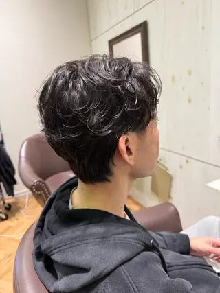 ショート パーマ メンズ 溝口 槙里也のヘアスタイル