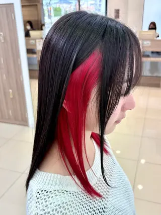セミロング カラー 髪質改善ストレート インナーカラーハズキのヘアスタイル
