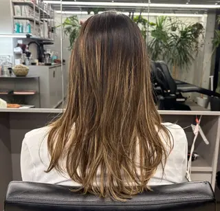 ミディアム フジイ トワのヘアスタイル