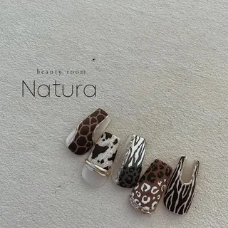 ネイル マツエク・マツパ アイブロウ beautyroom Naturaのネイルデザイン