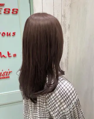 セミロング カラー 小嶺 歩夏のヘアスタイル