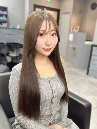 カラー moe🎀 透明感カラーのヘアスタイル