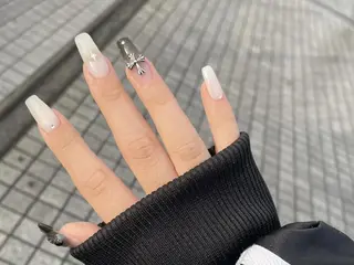 ネイル Shis_🦄shi 韓国風キラキラネイルのネイルデザイン