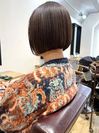 ショート カラー 切りっぱなしボブ 艶カラー🌷江梨🍎のヘアスタイル