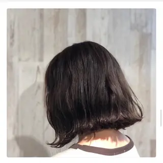 カラー 矢代 彩華のヘアスタイル