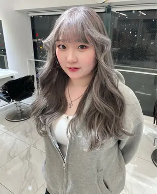 セミロング サワイ ユイのヘアスタイル