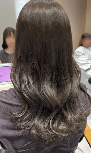 ロング SOYON栄 山下麻央のヘアスタイル